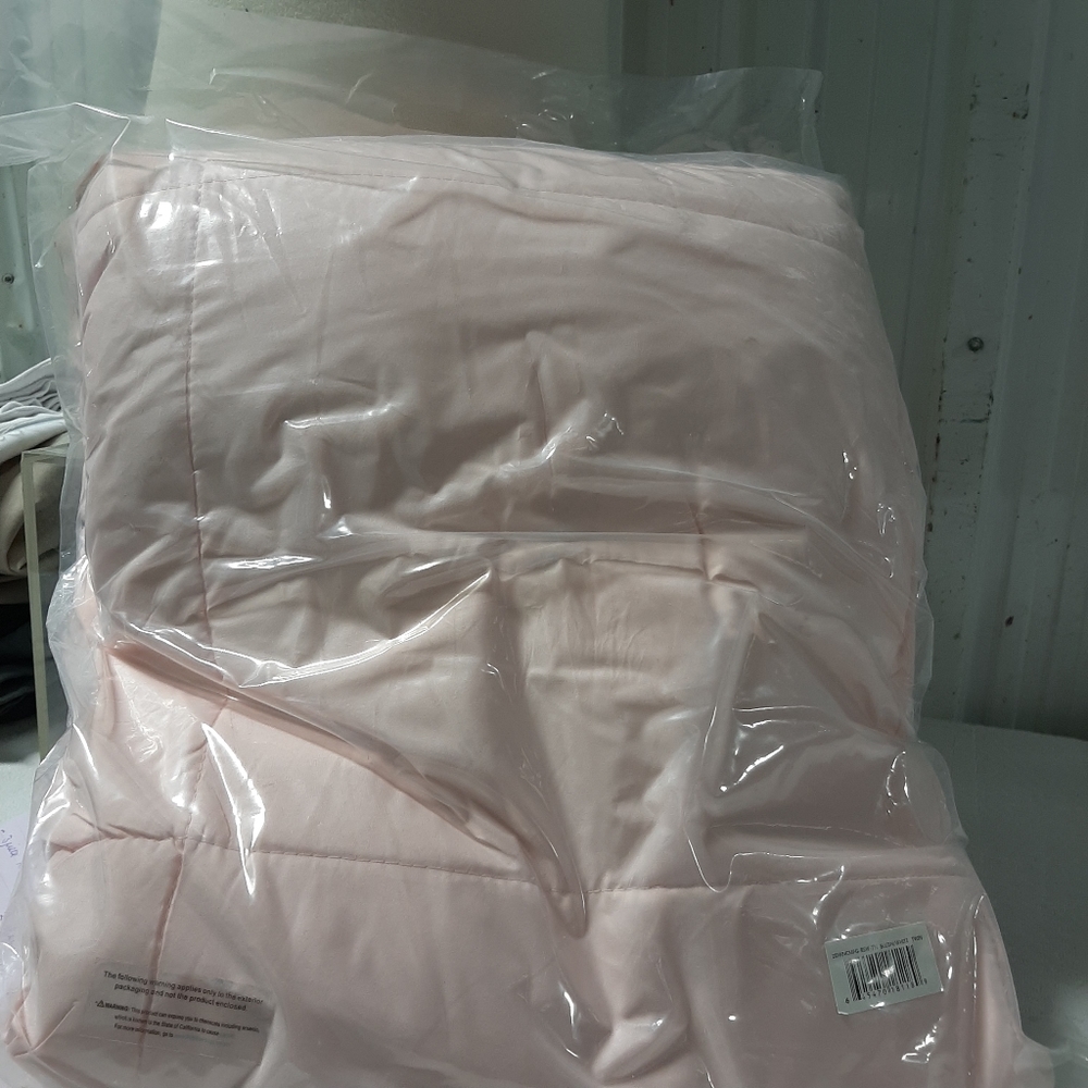 Bedding - Picture 2 of 4